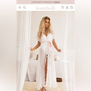 Elegant White Lace Robe